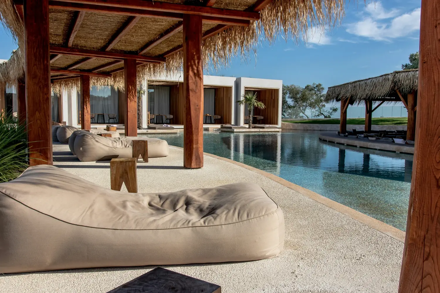 <h3 style="text-align: center;"><strong>Low Cost Holidays by Budget</strong></h3>